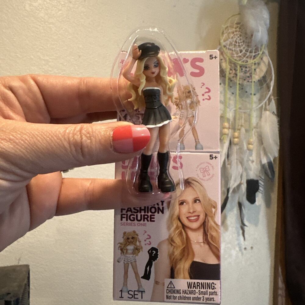 Lana’s Life Mini Mystery Fashion Figures City Chic Series 1 With Code